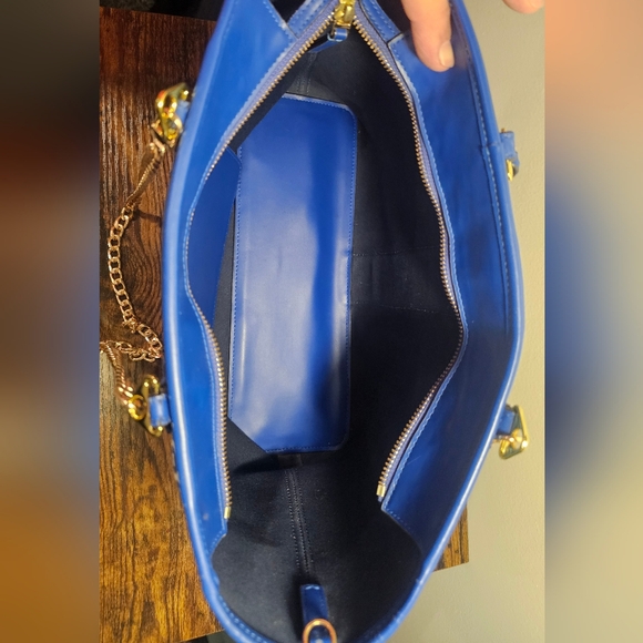 Tory Burch Gemini Link With Gold Chain Straps Blue and Cream Patterned Tote - Picture 14 of 16